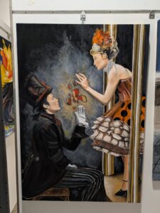 OLTRE IL SIPARIO. Il dono illusorio.Nato dalla volontà di rappresentare un amore di altri tempi contornato di magia, il lavoro eseguito mette in scena un incontro sospeso tra illusione e sentimento. In atmosfera di ispirazione teatrale, dove una dama elegante e un uomo con il cilindro fluttuano nel mistero di un bagliore dorato: frammenti di luce e materia alchemica svelano il confine sottile tra realtà, gioco scenico e la magia degli affetti.